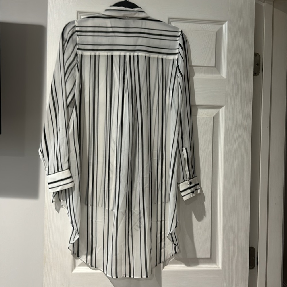 White House black market Monochrome Striped Blouse size 2- one xs - Picture 4 of 11